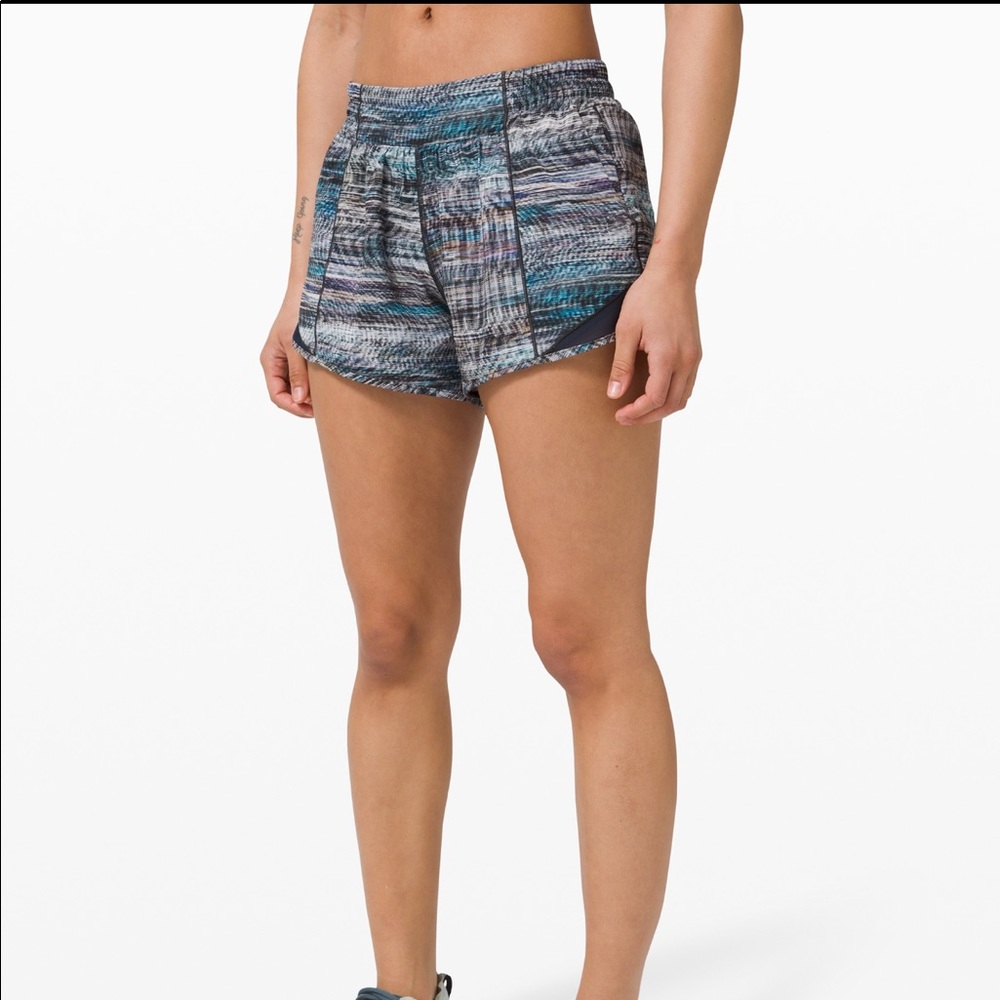 Lululemon hotty hot LR short 4” - Picture 3 of 6